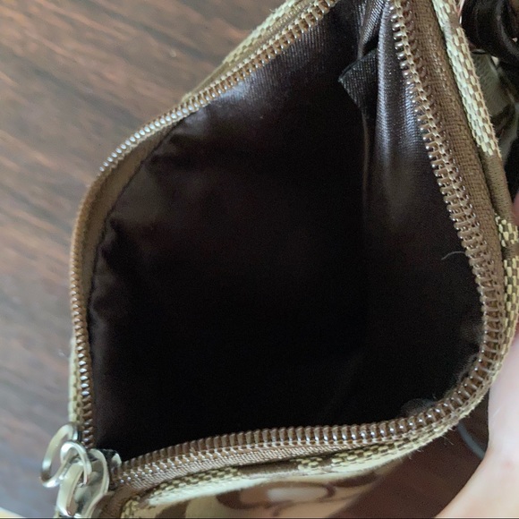 Coach Wrist Wallet - Picture 3 of 6